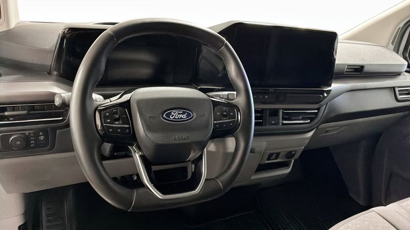 Ford Tourneo Custom bild 4