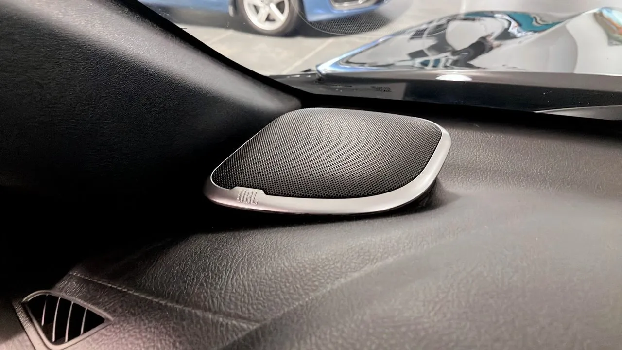 Vehicle image 18