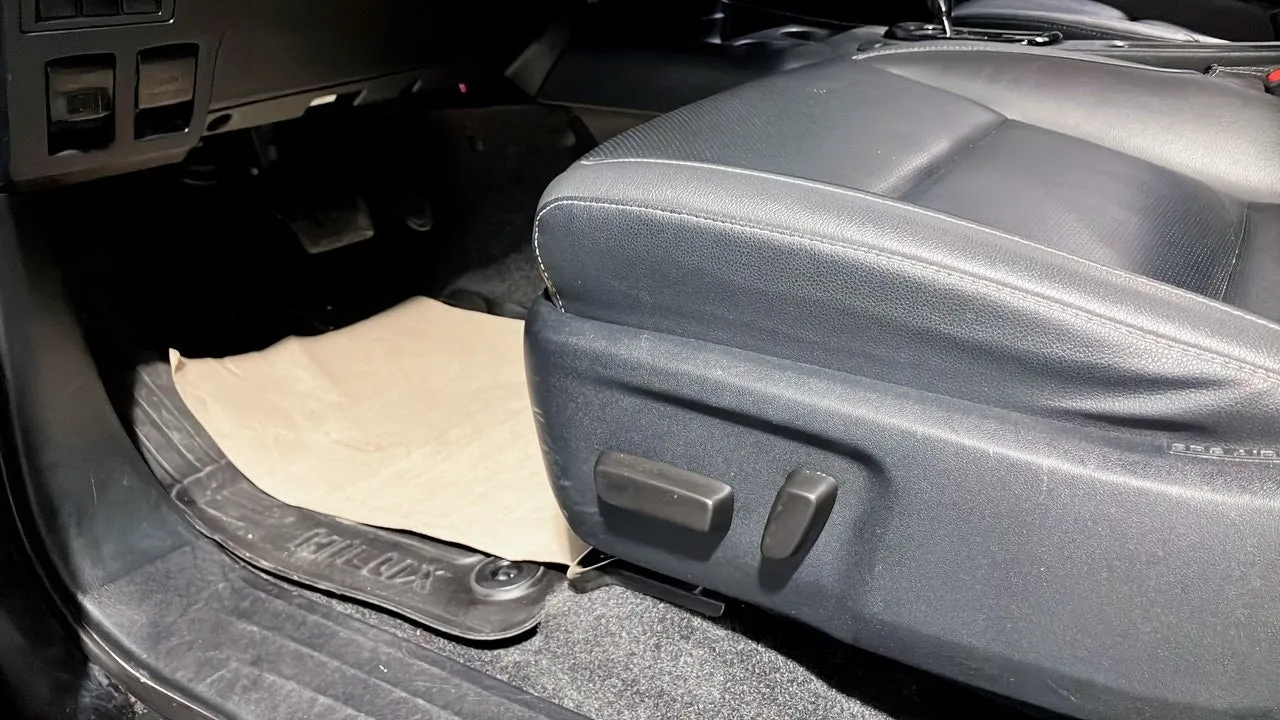 Vehicle image 25