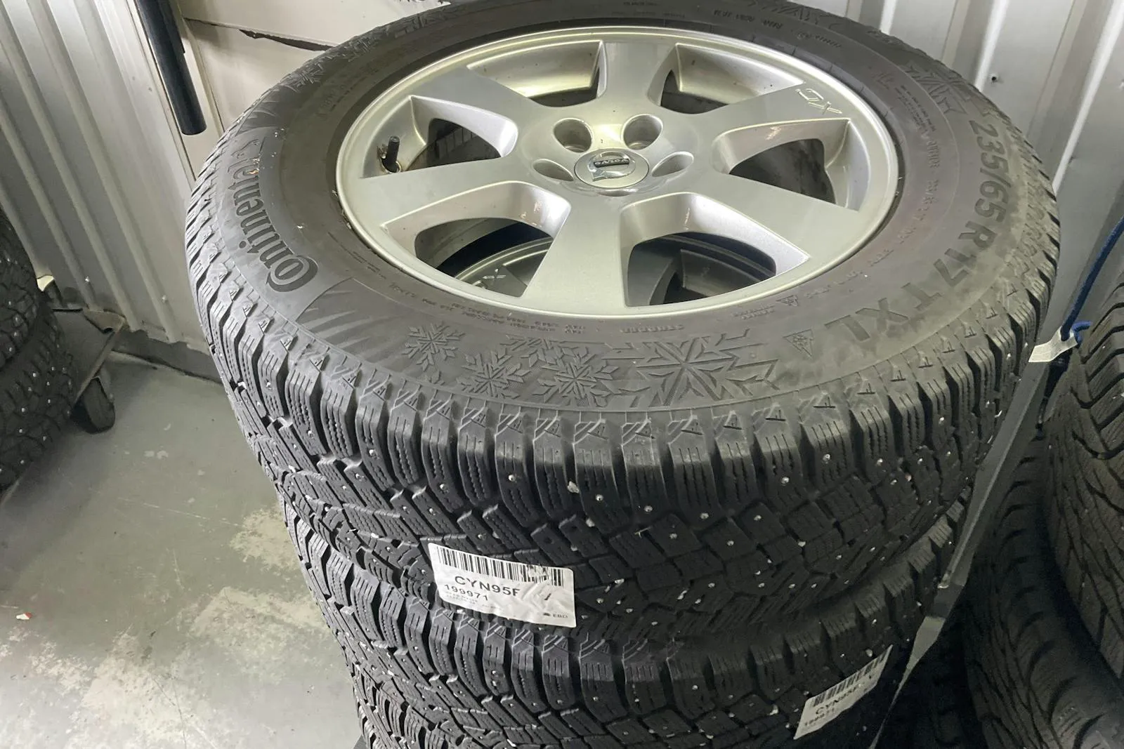 Vehicle image 15