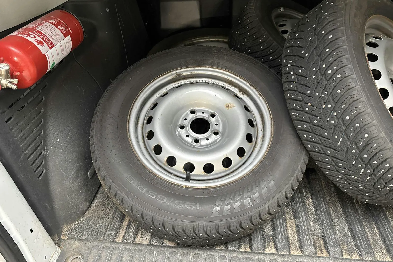 Vehicle image 10