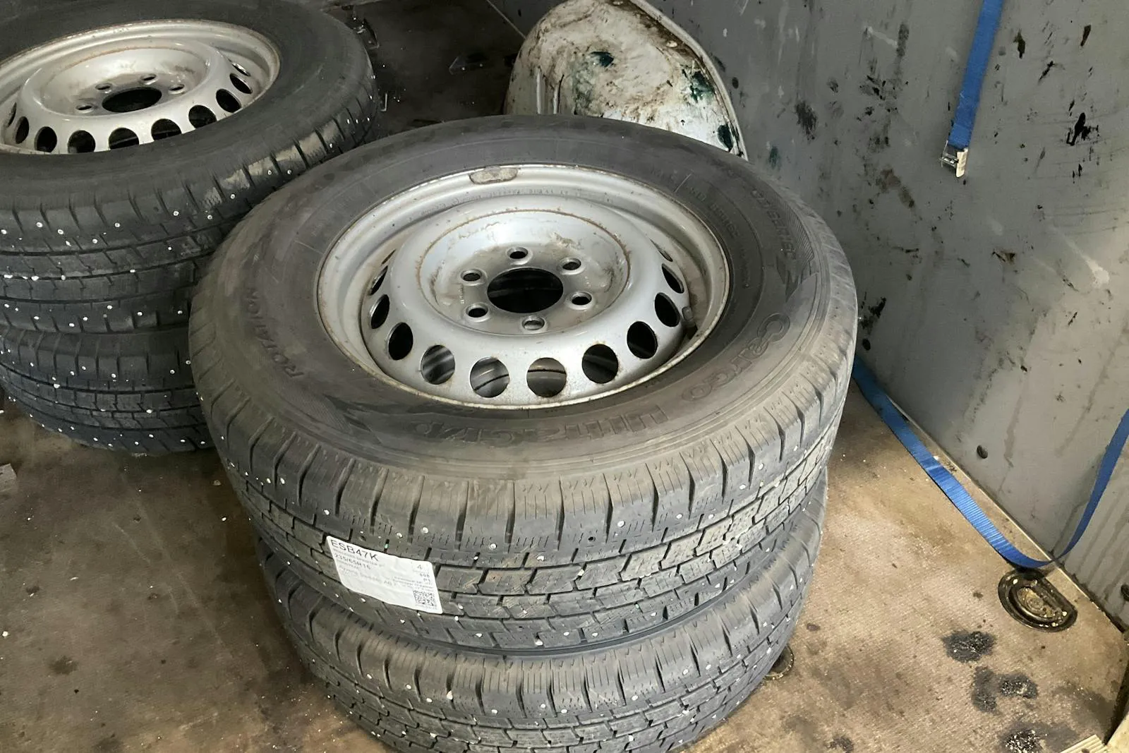 Vehicle image 12