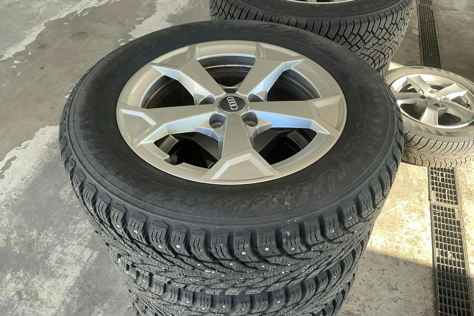Vehicle image 13