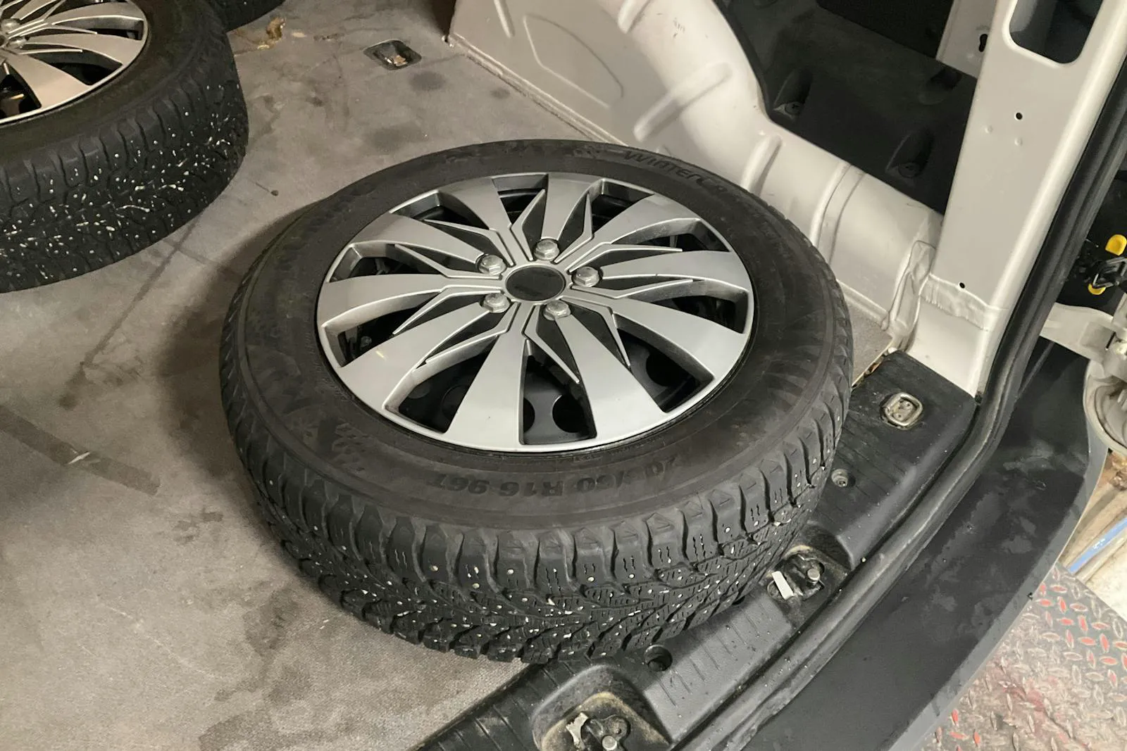 Vehicle image 12