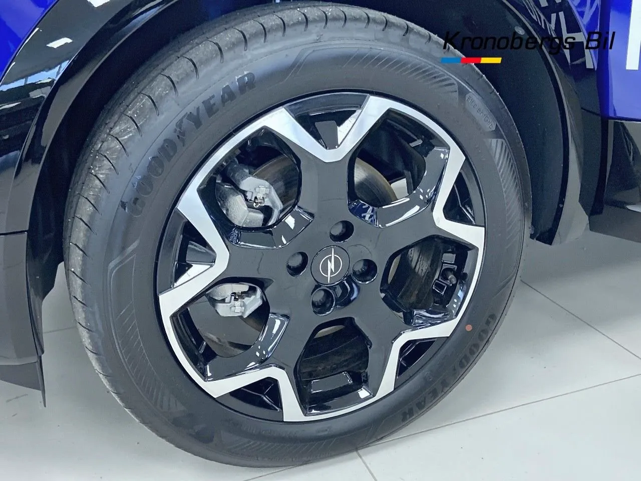 Vehicle image 18