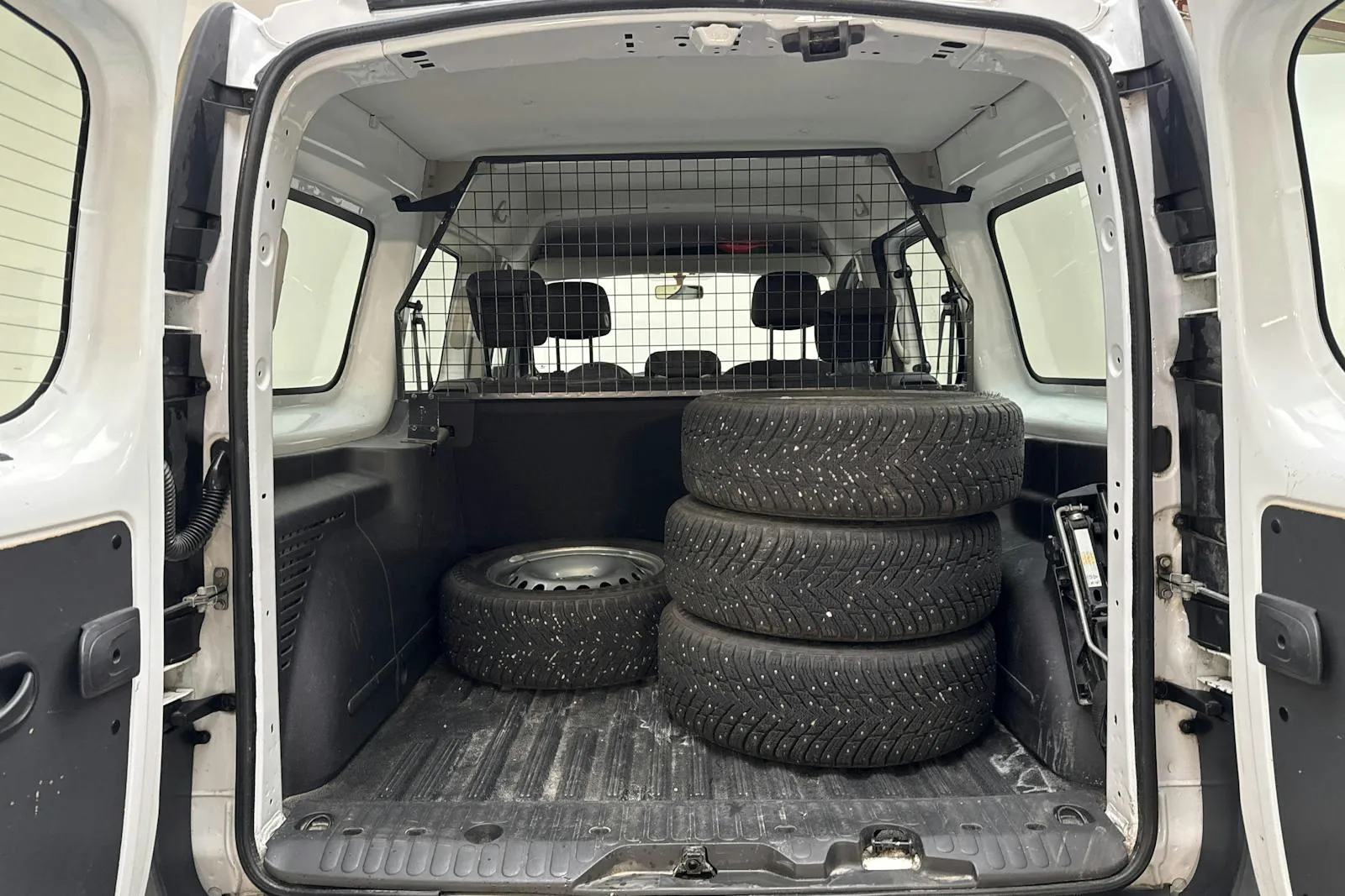 Vehicle image 8