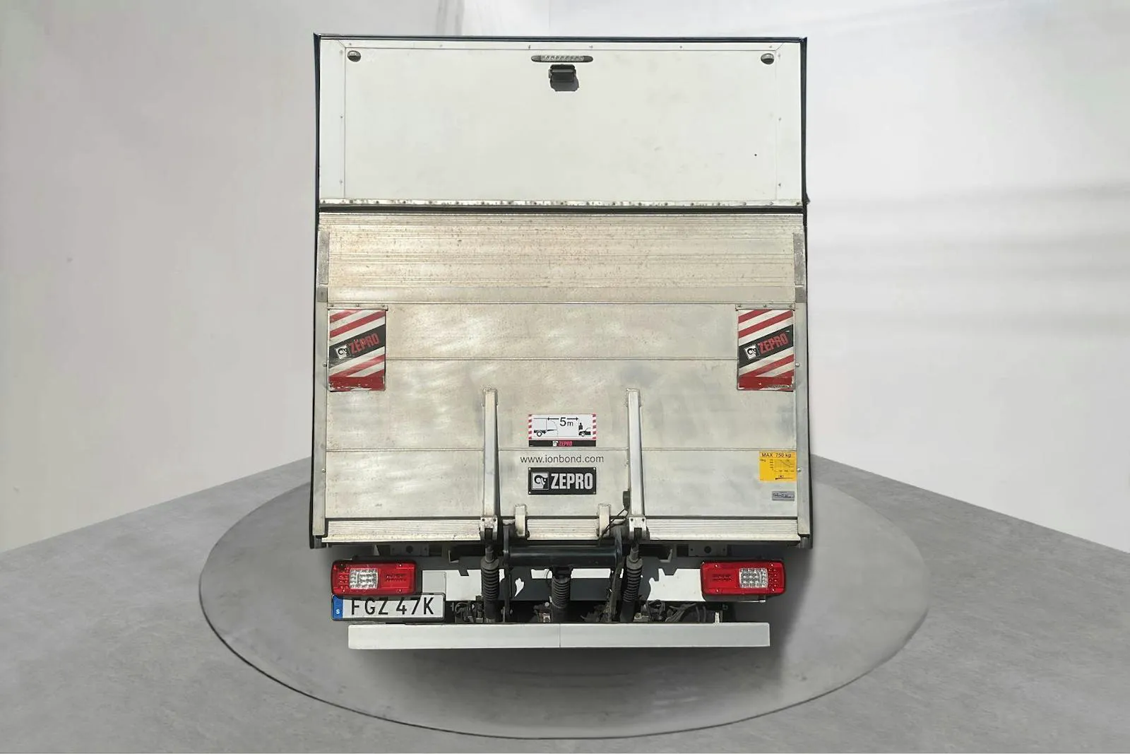 Vehicle image 4