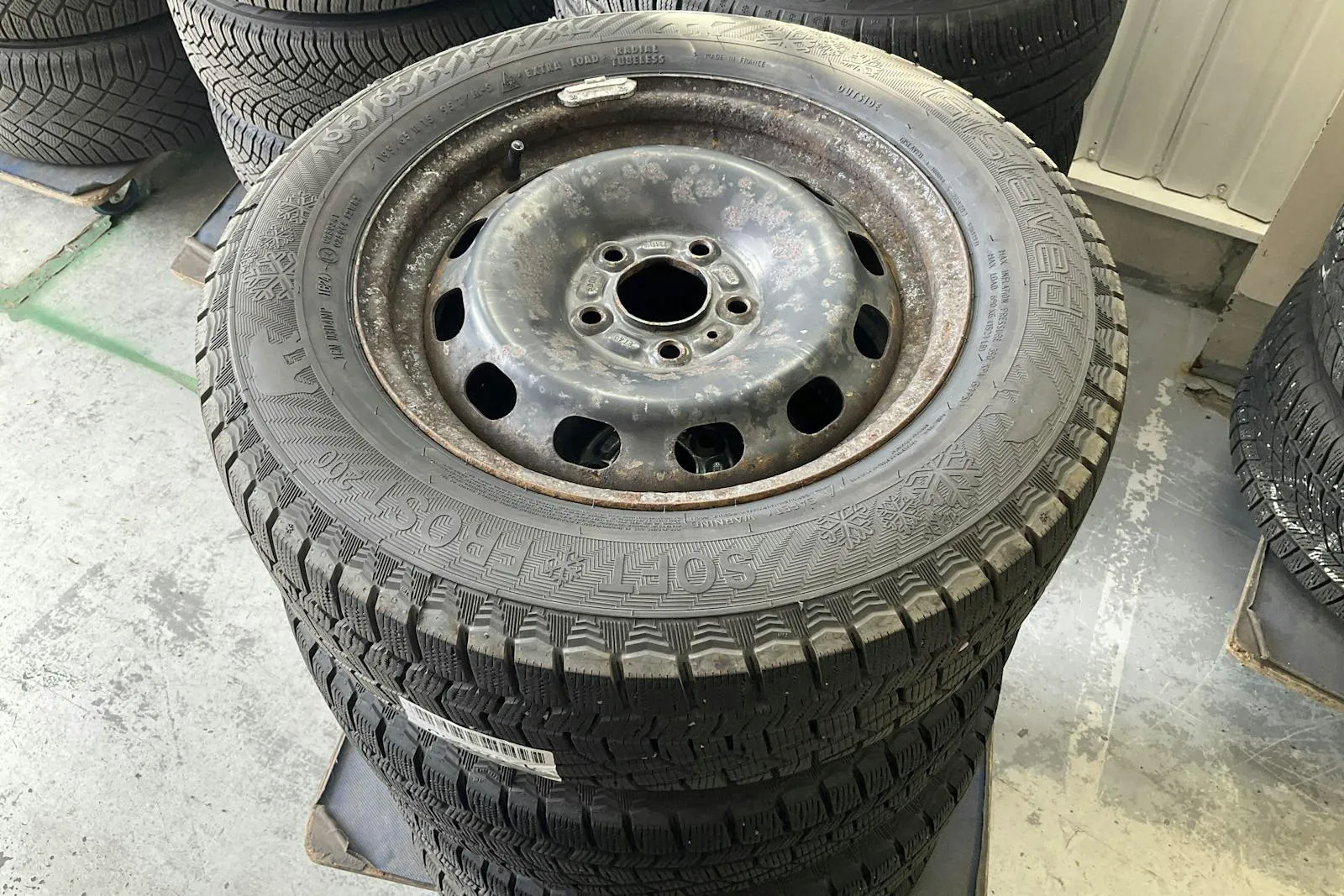 Vehicle image 10