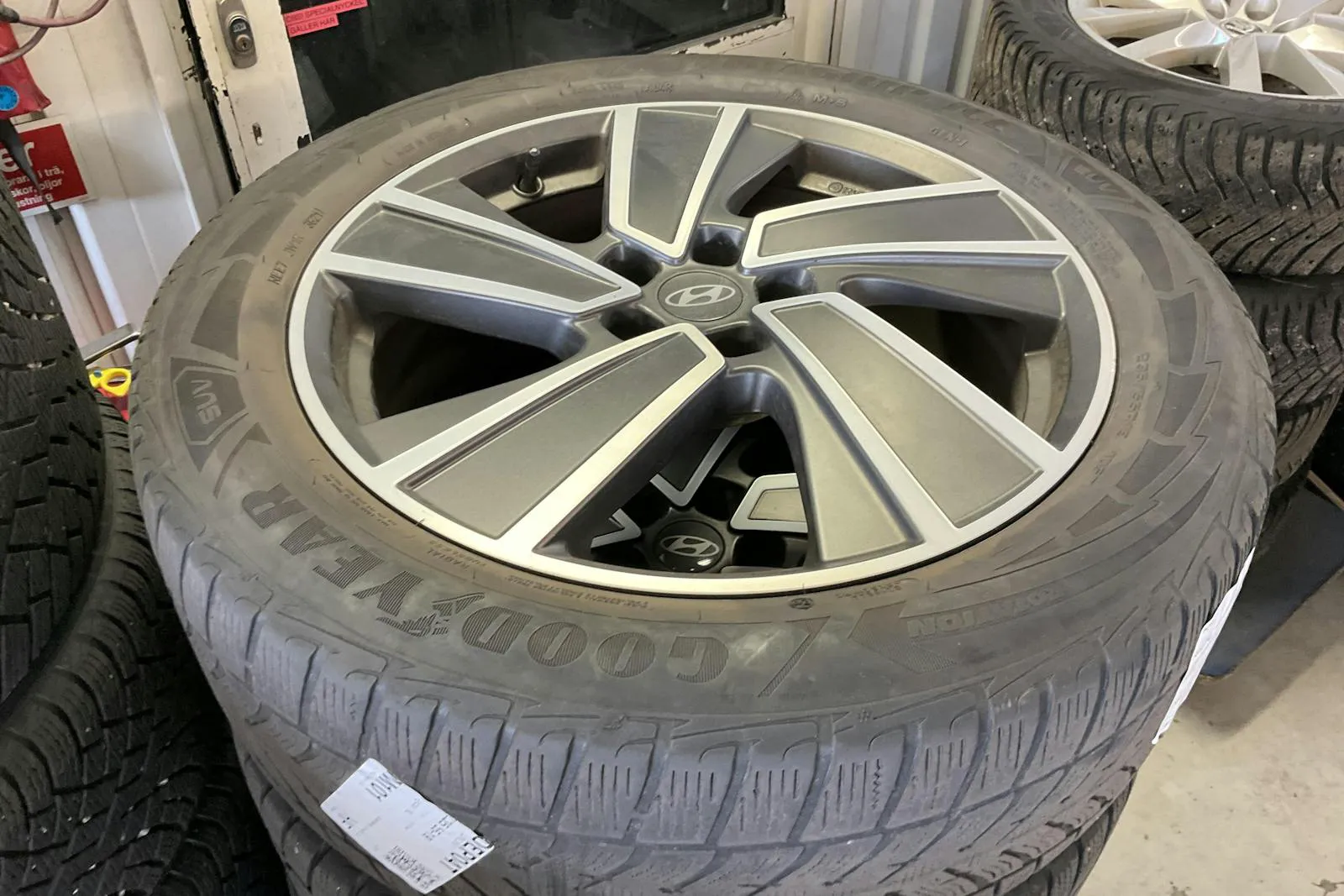 Vehicle image 16