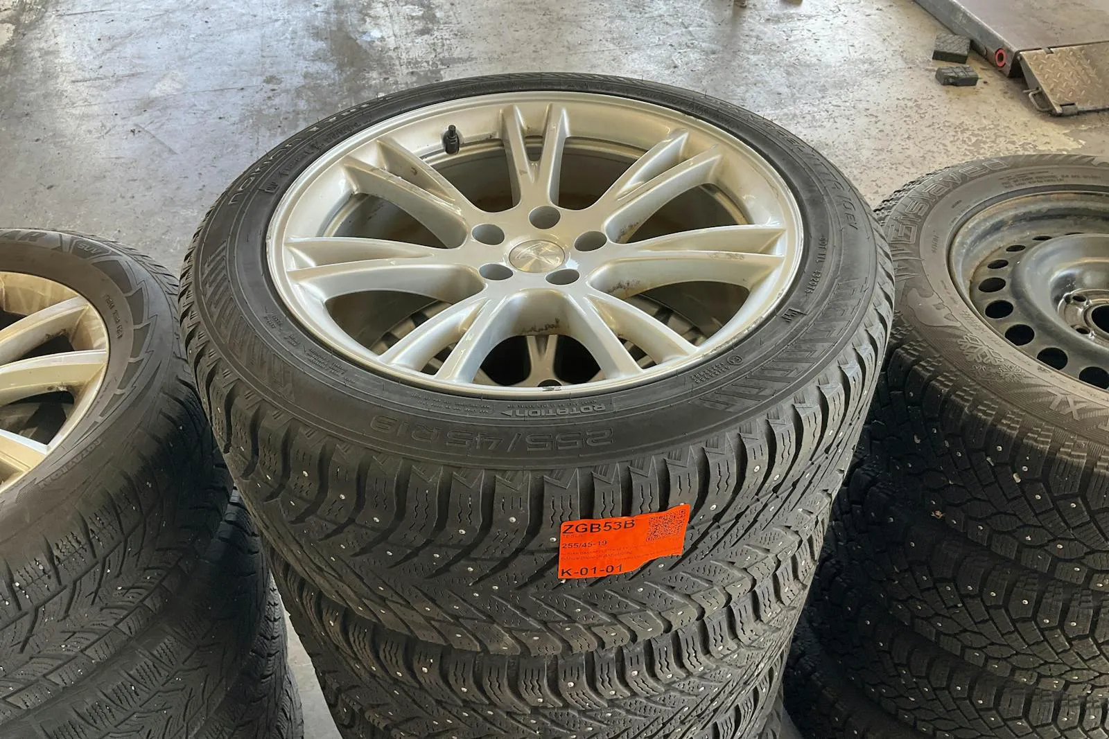 Vehicle image 18