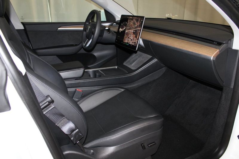 Tesla Model Y bild 15