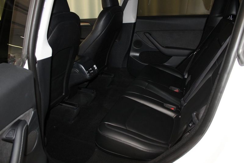Tesla Model Y bild 19
