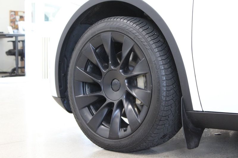 Tesla Model Y bild 13