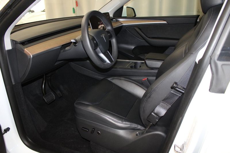 Tesla Model Y bild 16