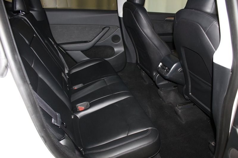 Tesla Model Y bild 18