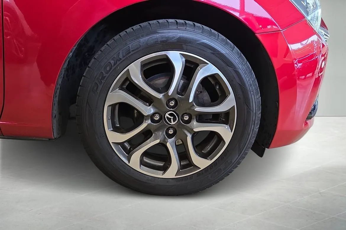 Vehicle image 14