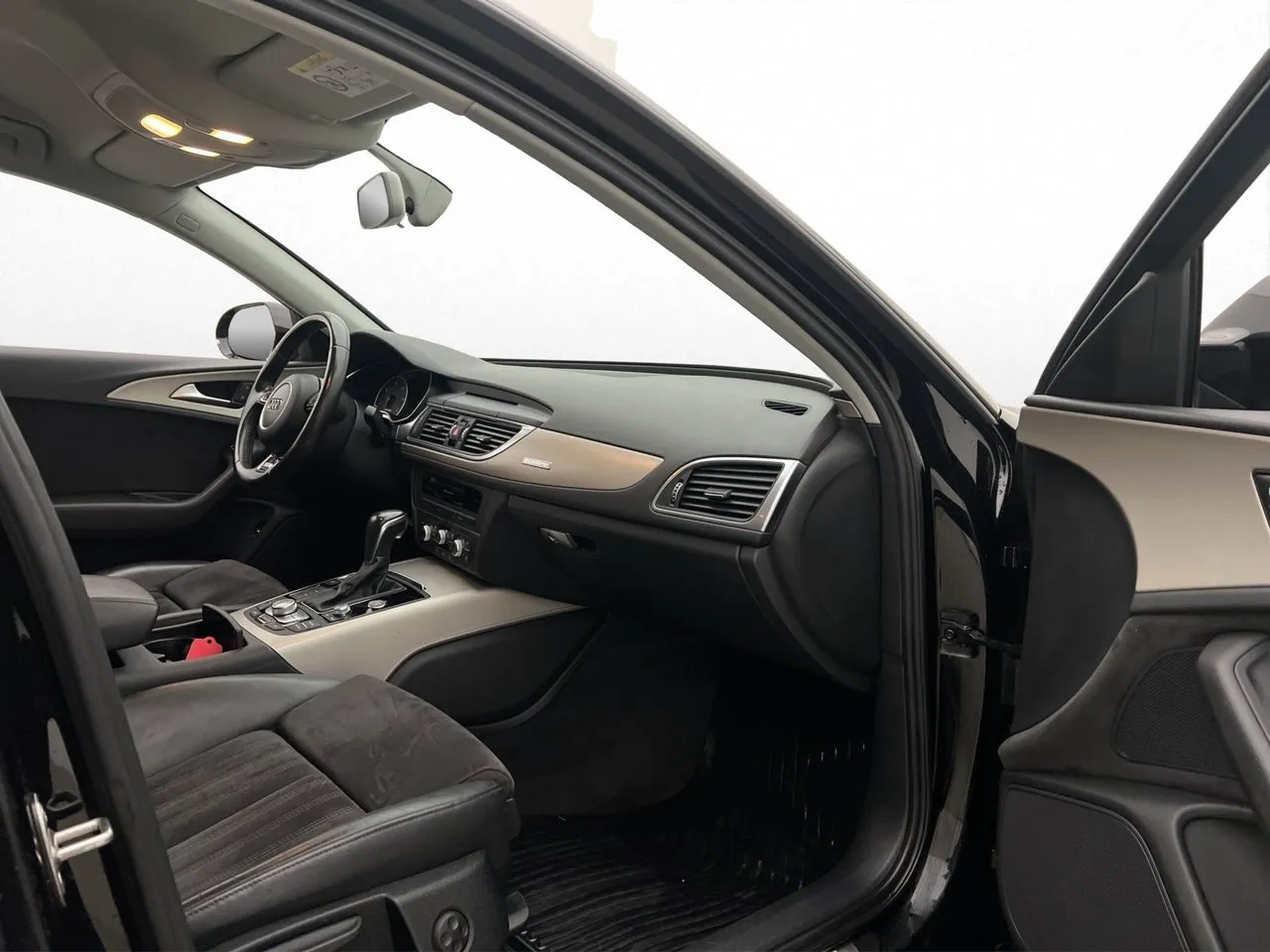 Vehicle image 26