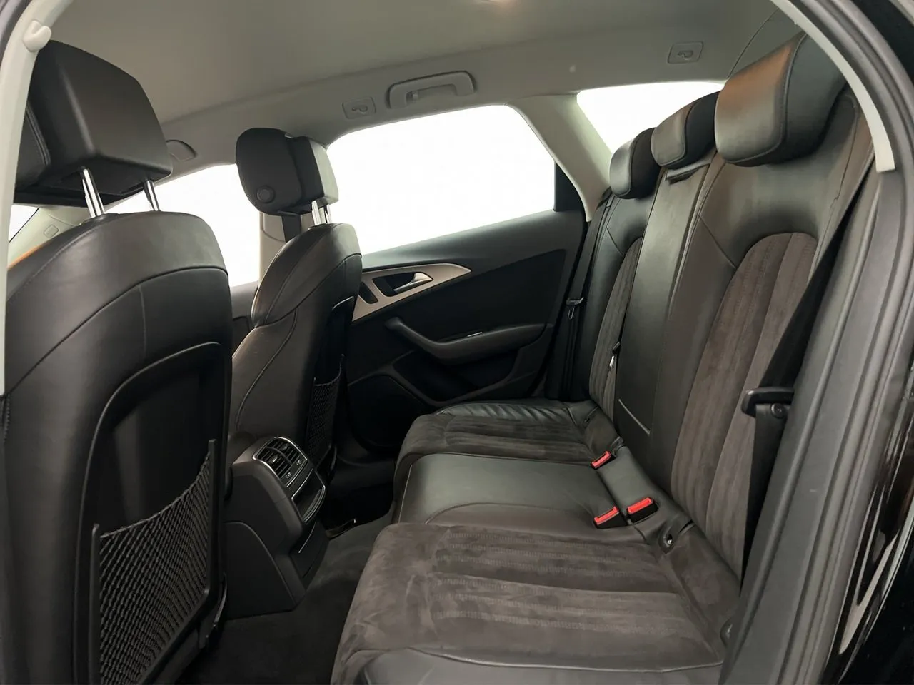 Vehicle image 28