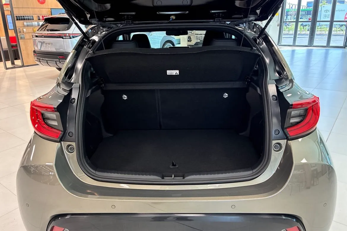 Vehicle image 9