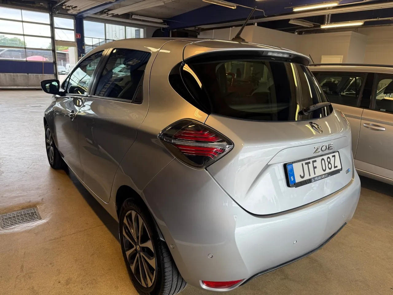 Vehicle image 3