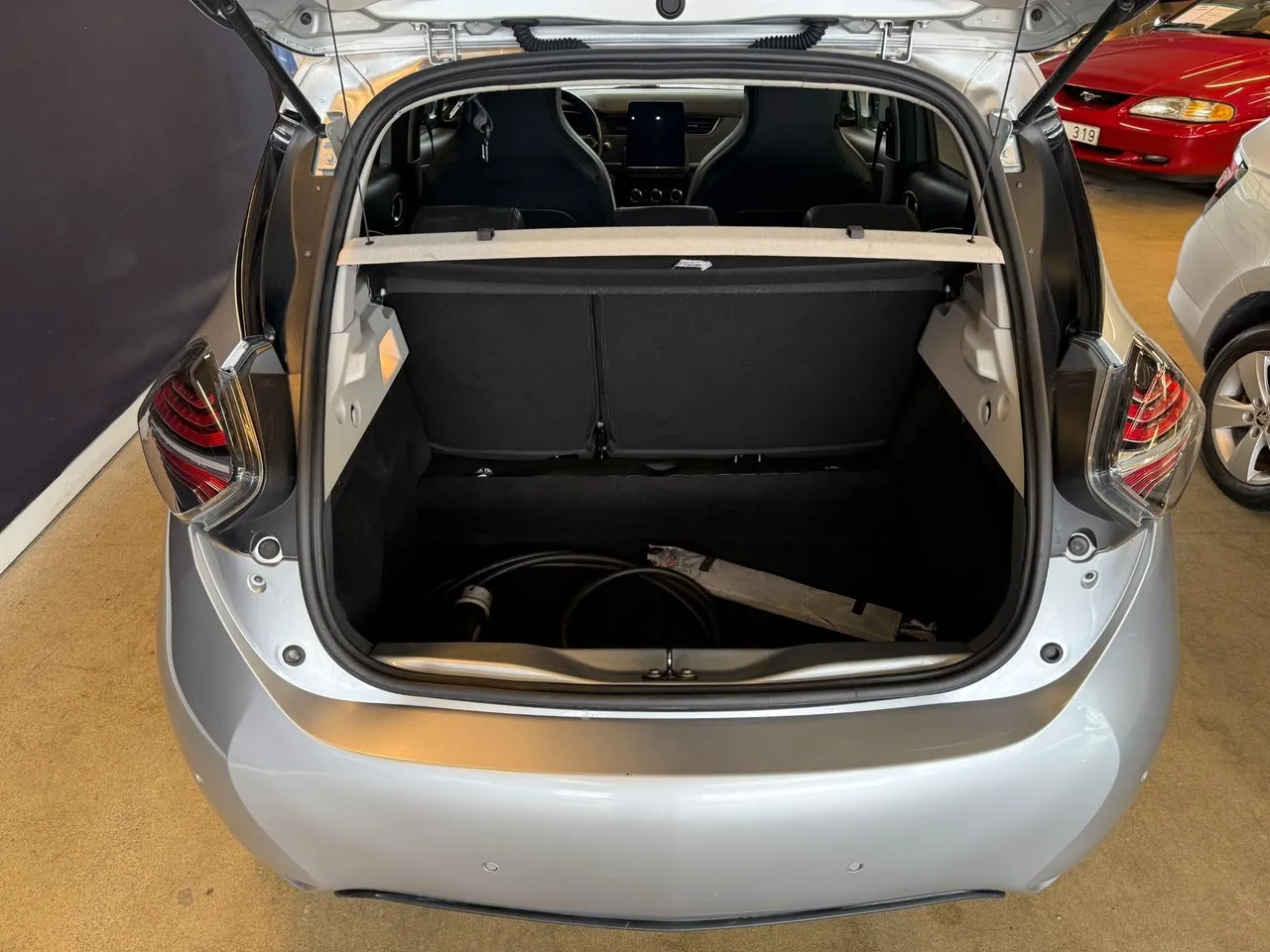 Vehicle image 9