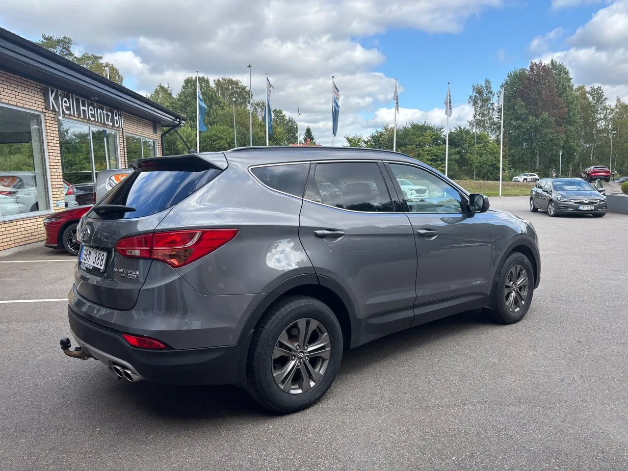 Vehicle image 4