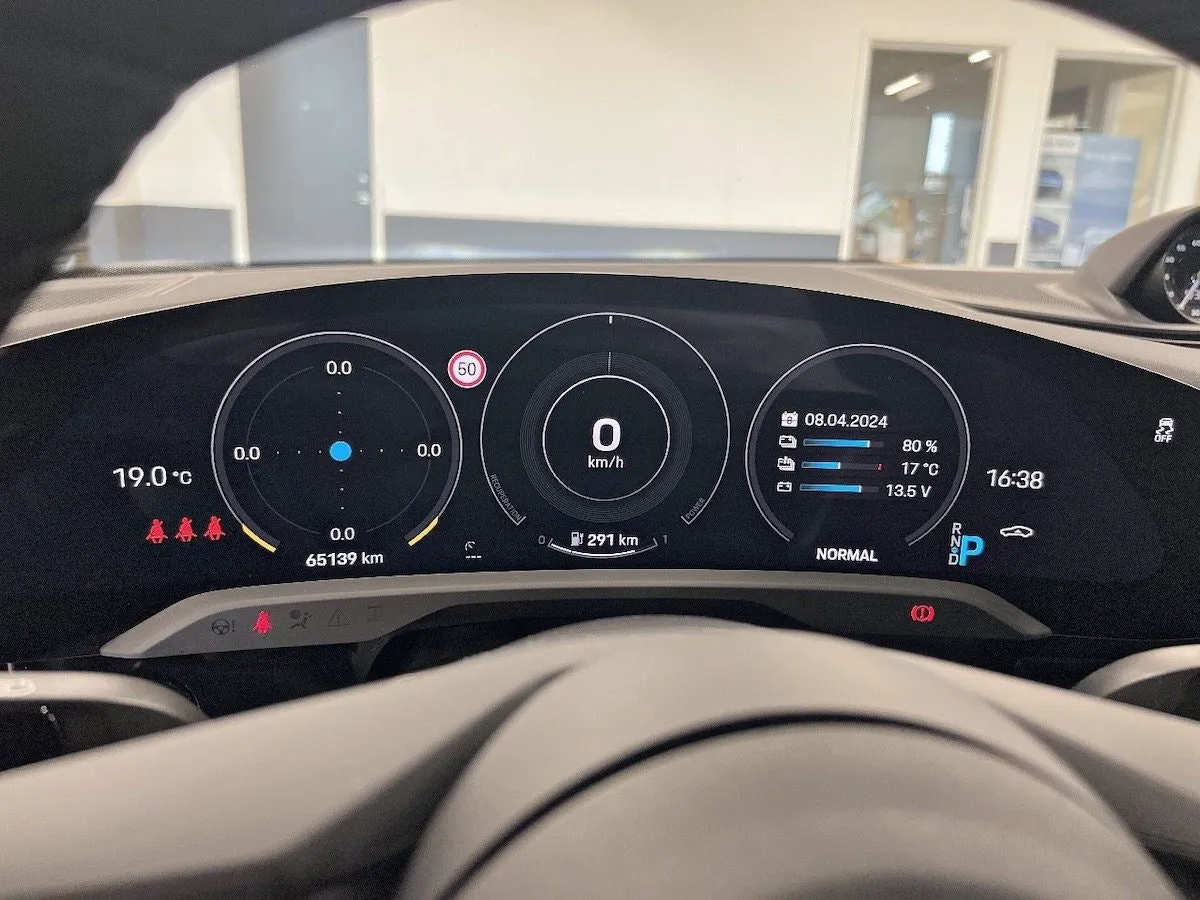 Vehicle image 13