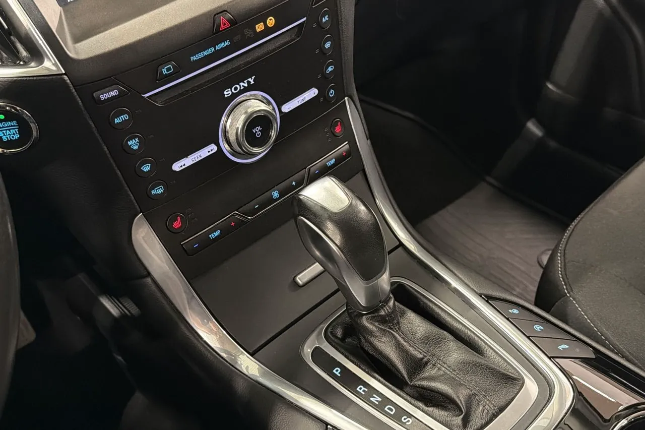 Vehicle image 14