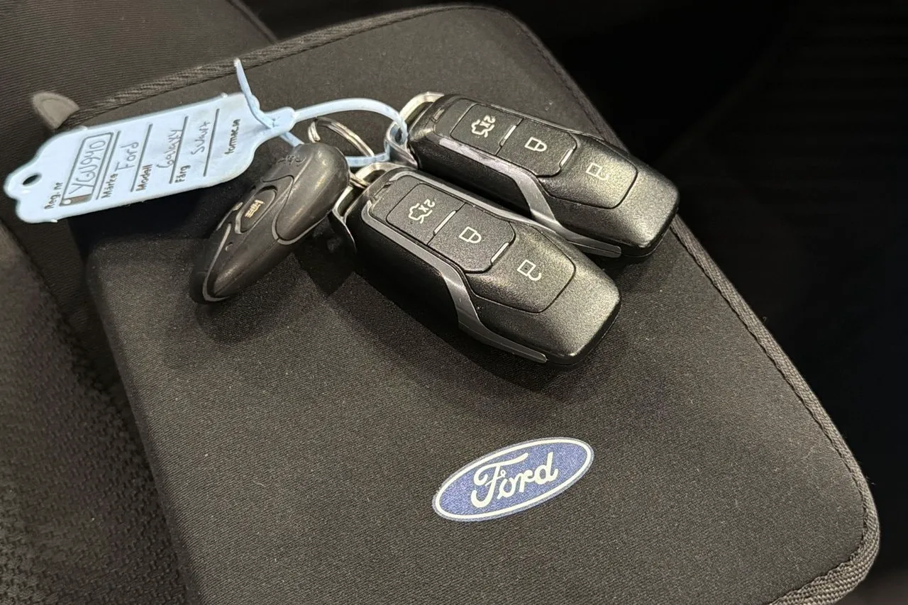 Vehicle image 25