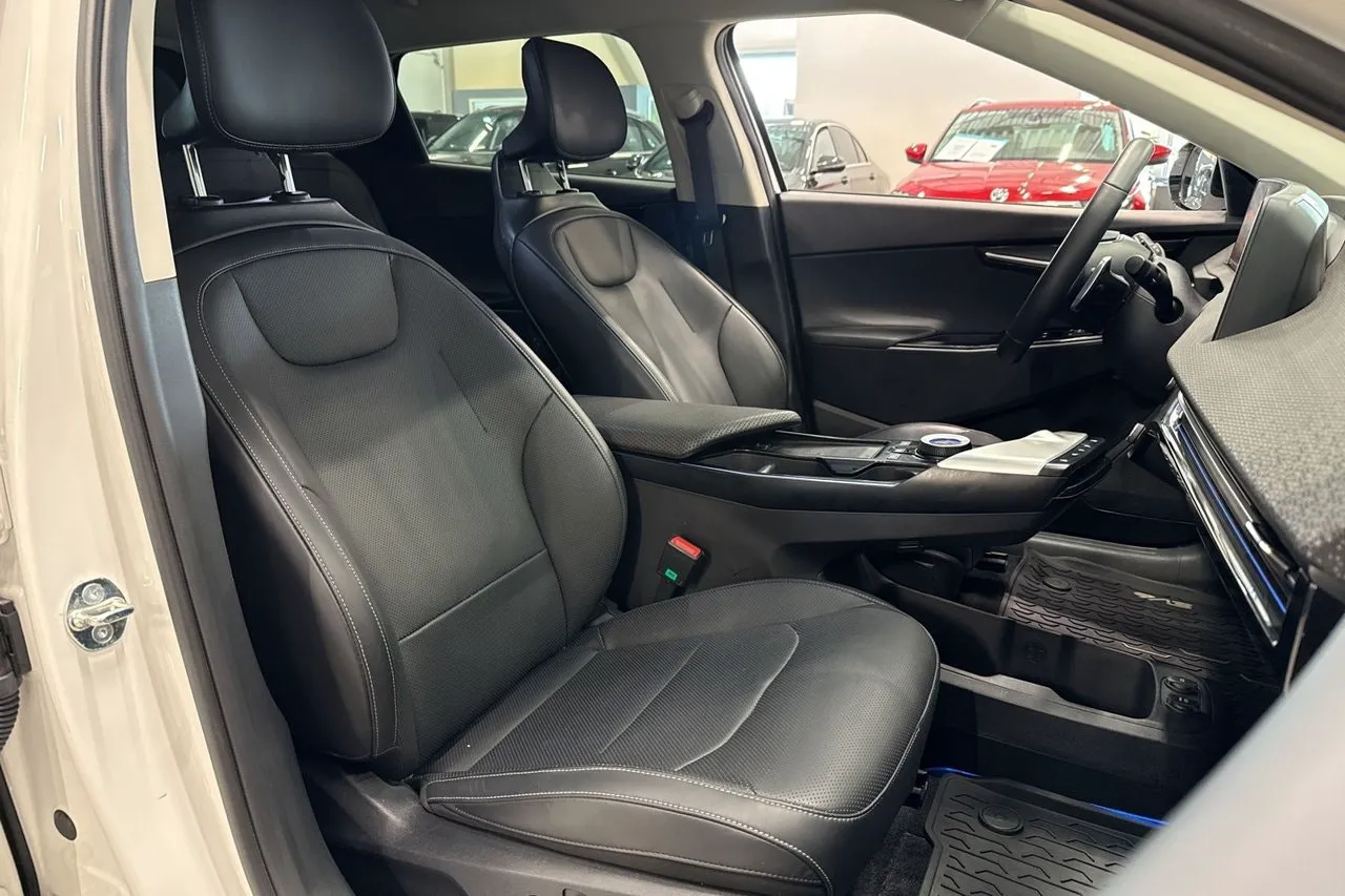 Vehicle image 22