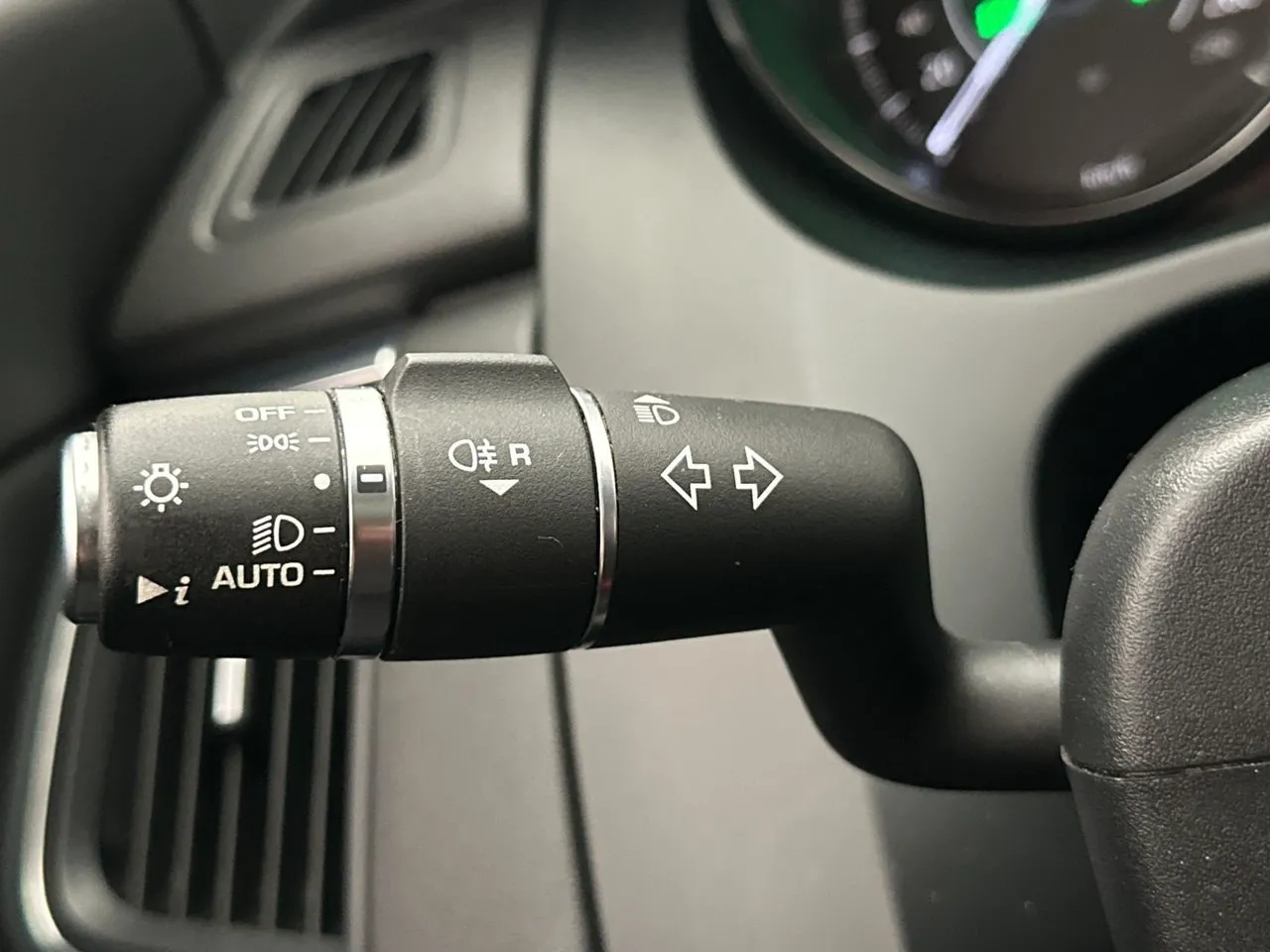 Vehicle image 28