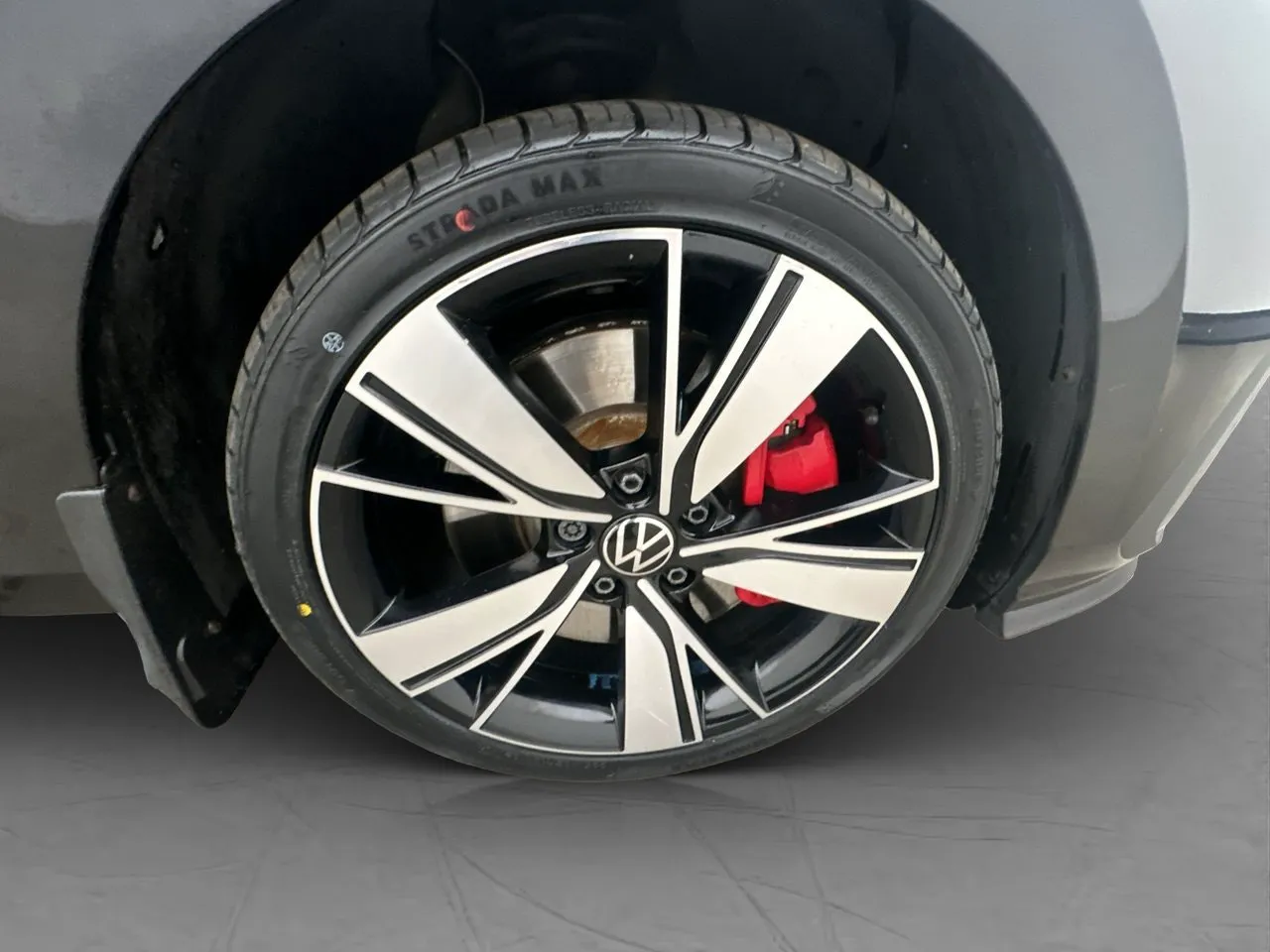 Vehicle image 32
