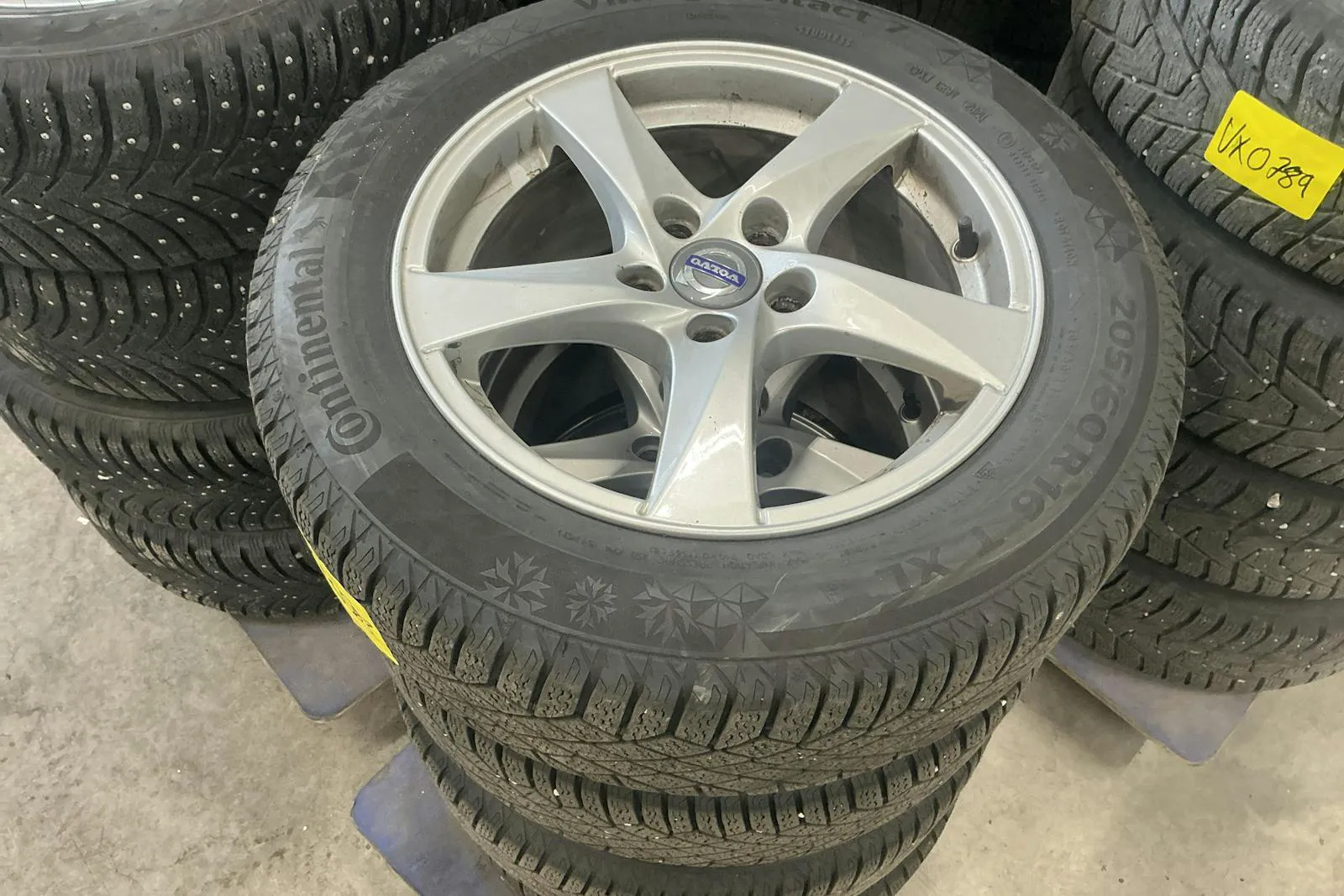 Vehicle image 15