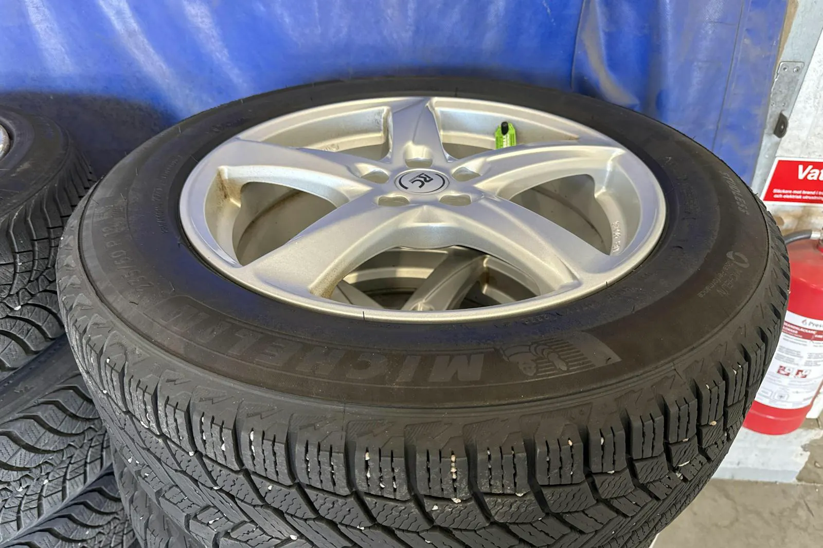 Vehicle image 15