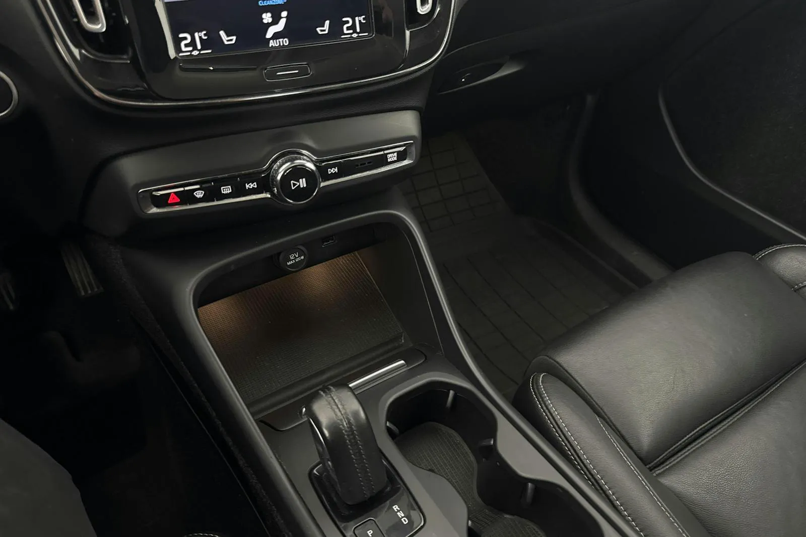 Vehicle image 14
