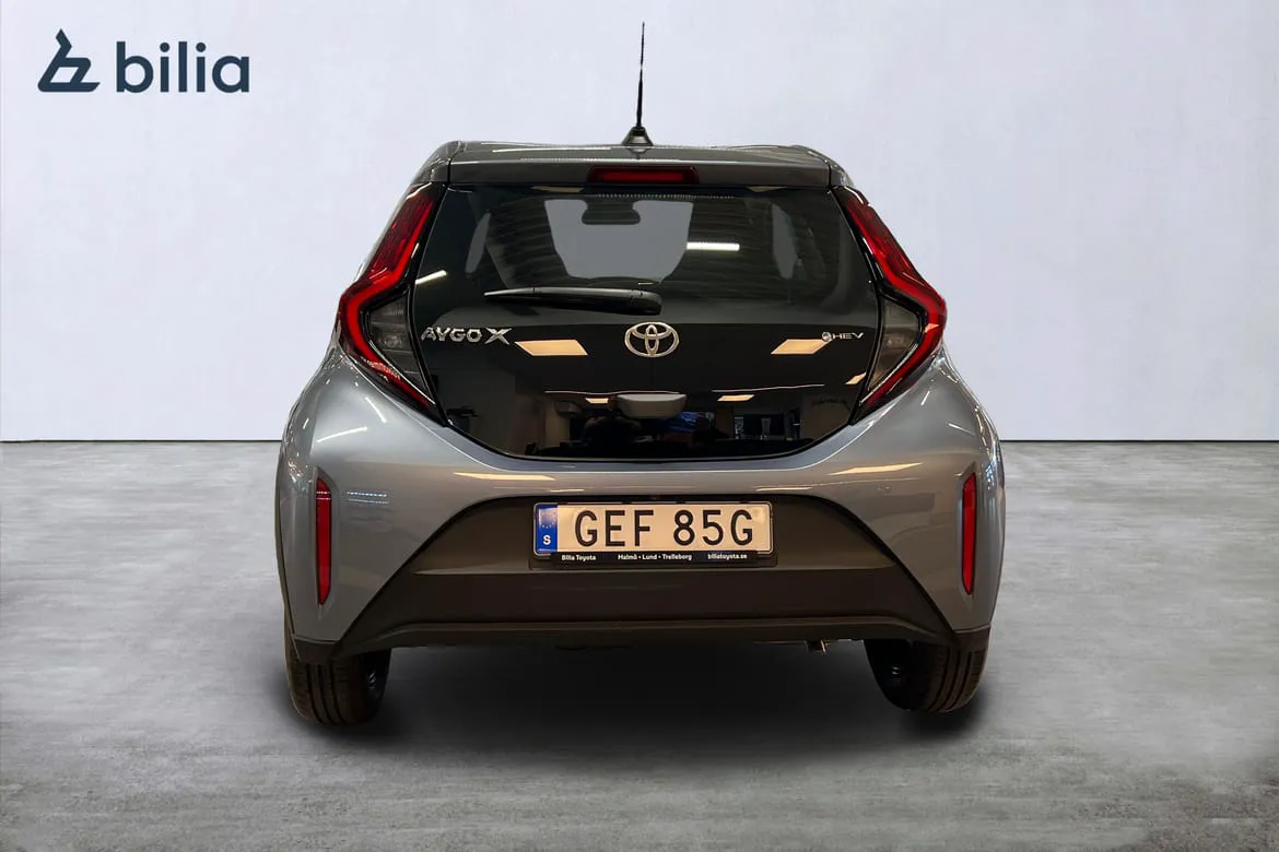 Vehicle image 14