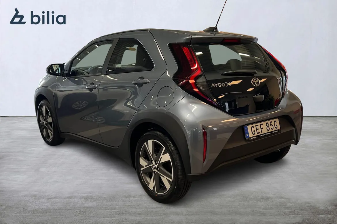 Vehicle image 11