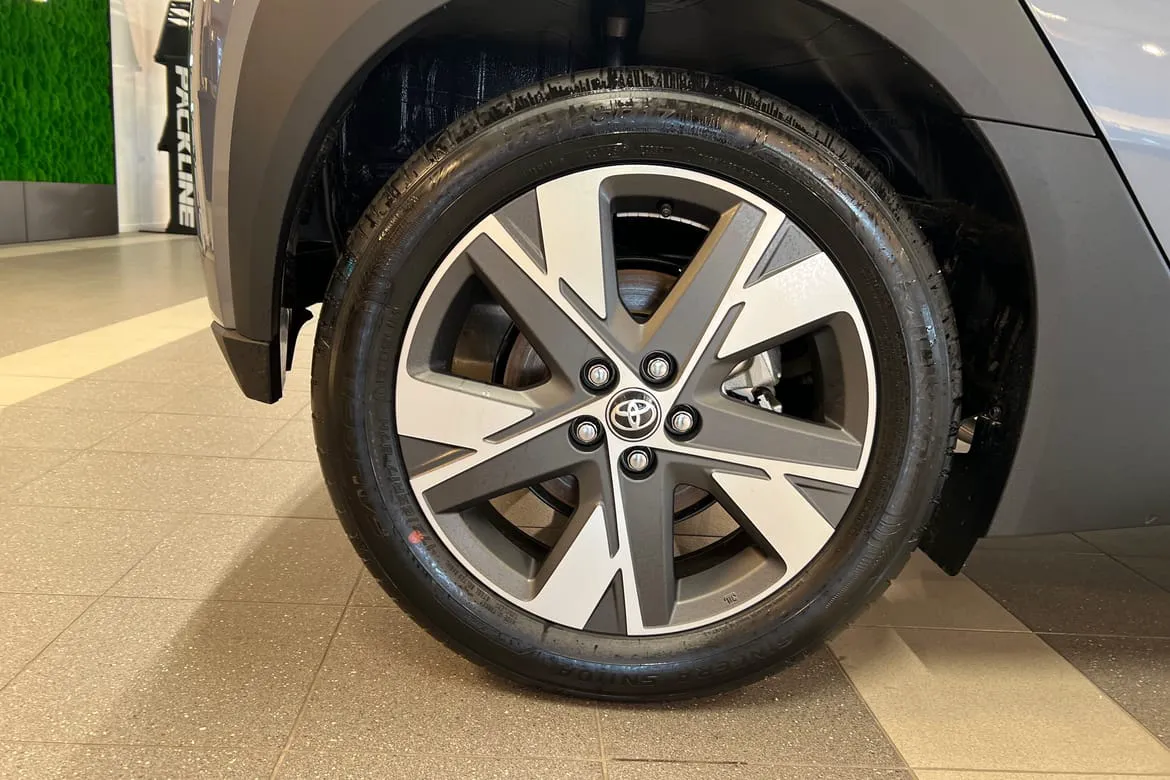 Vehicle image 8