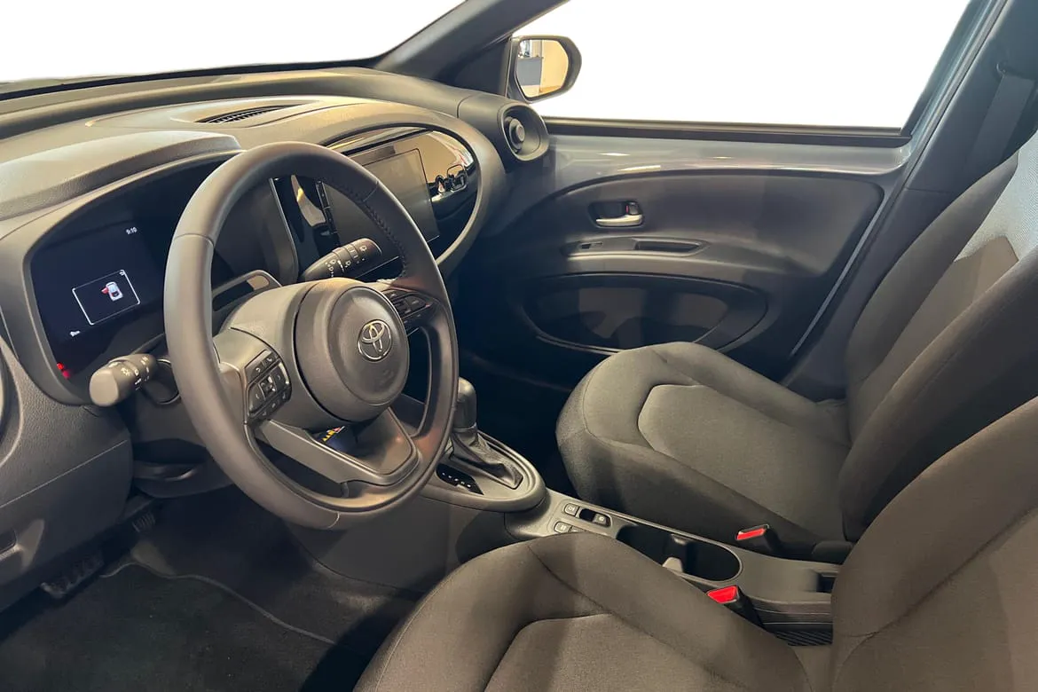 Vehicle image 5