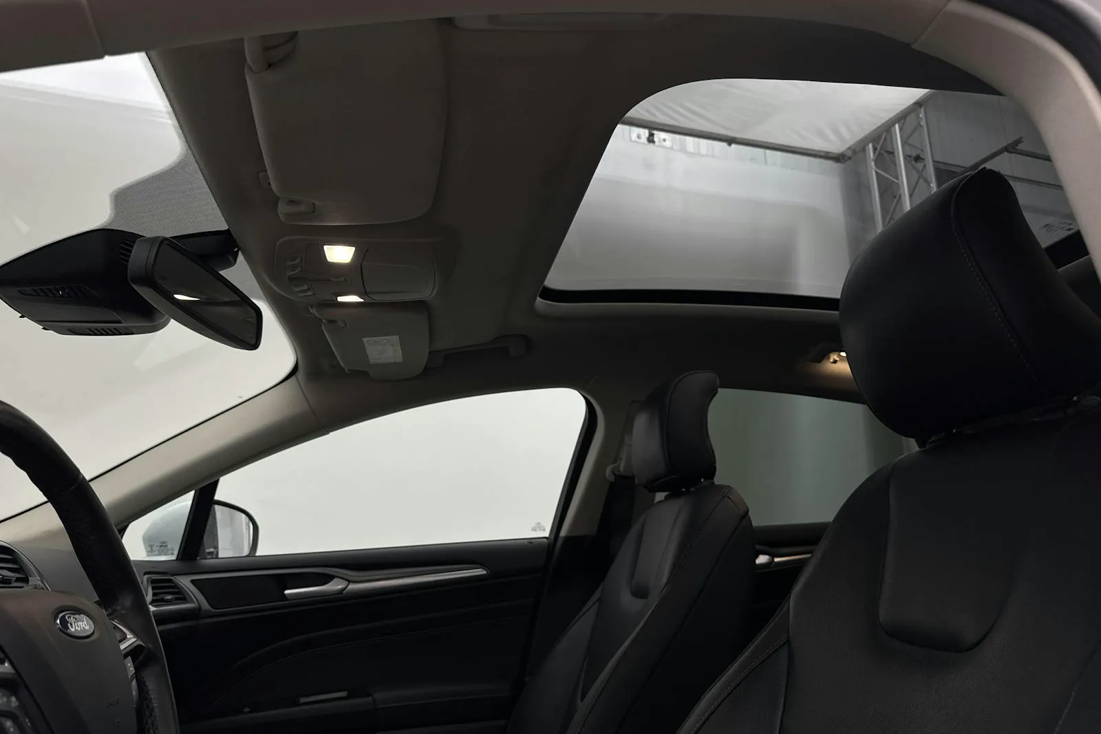 Vehicle image 16
