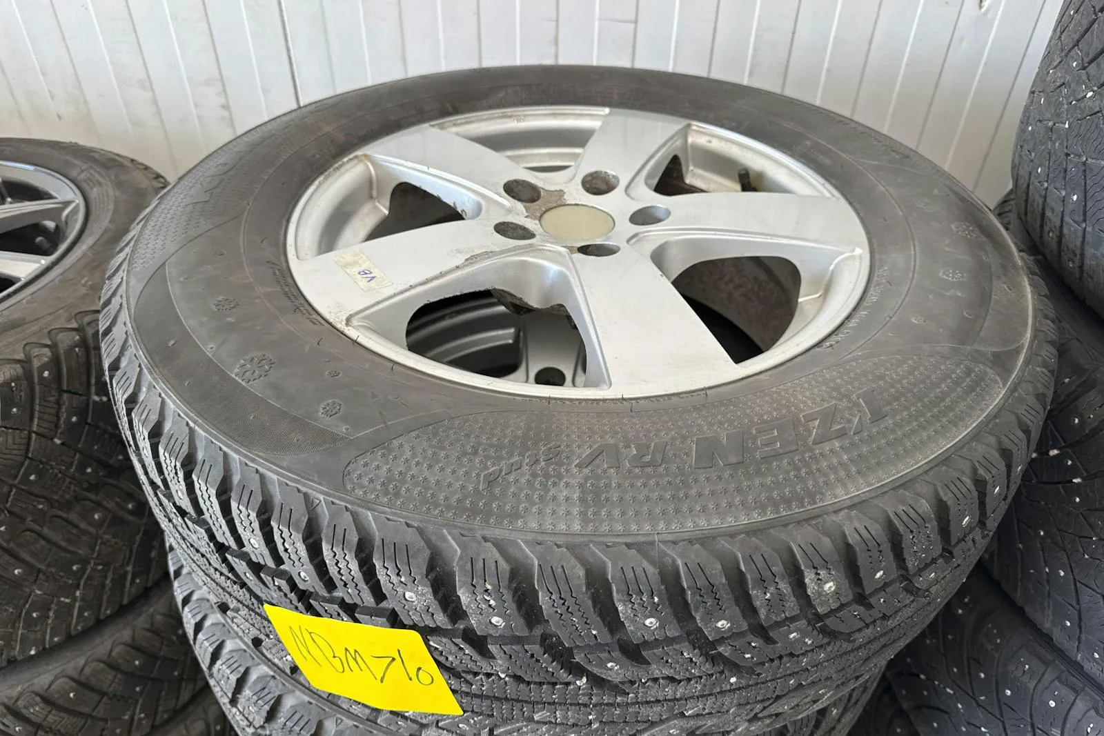 Vehicle image 14