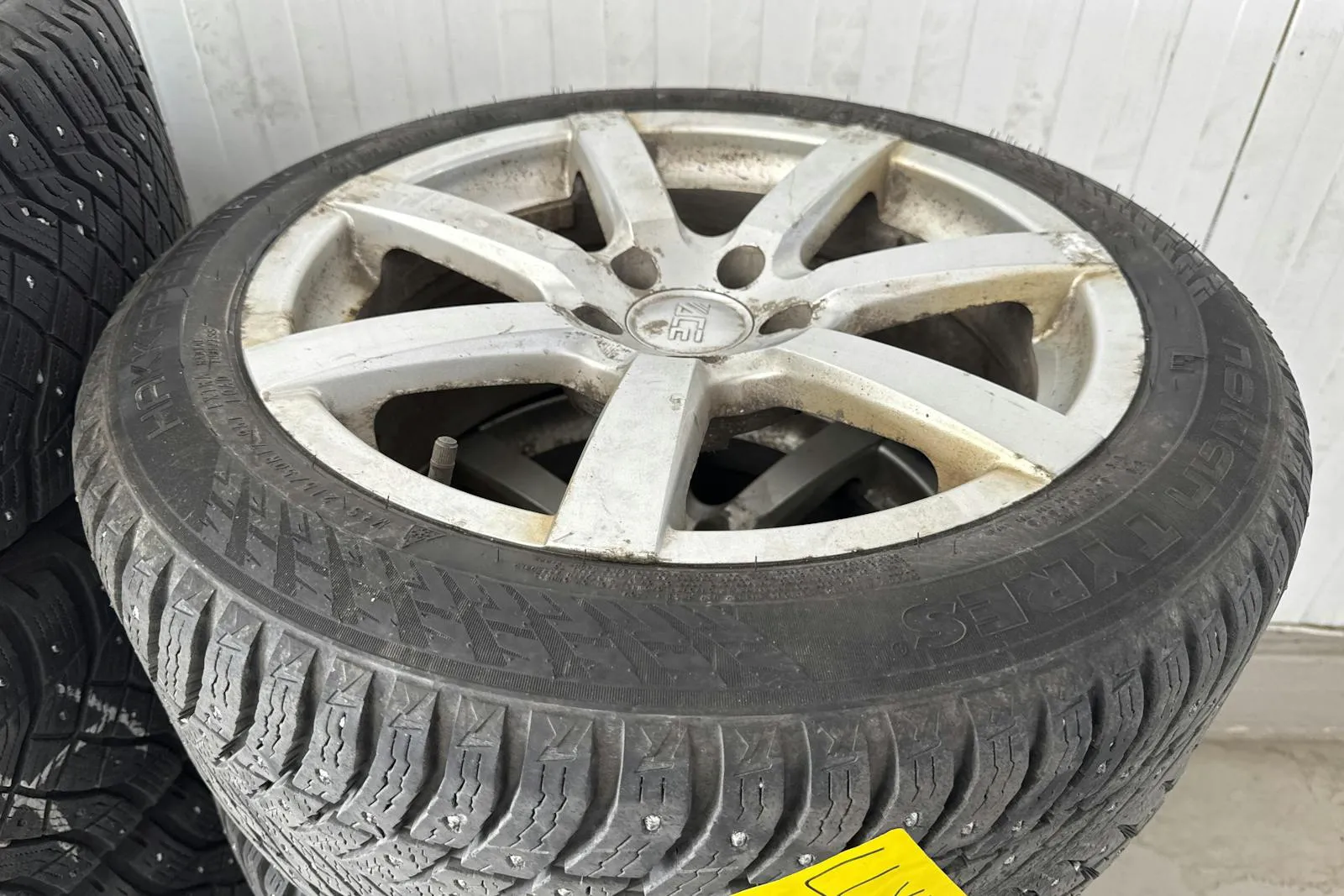 Vehicle image 19