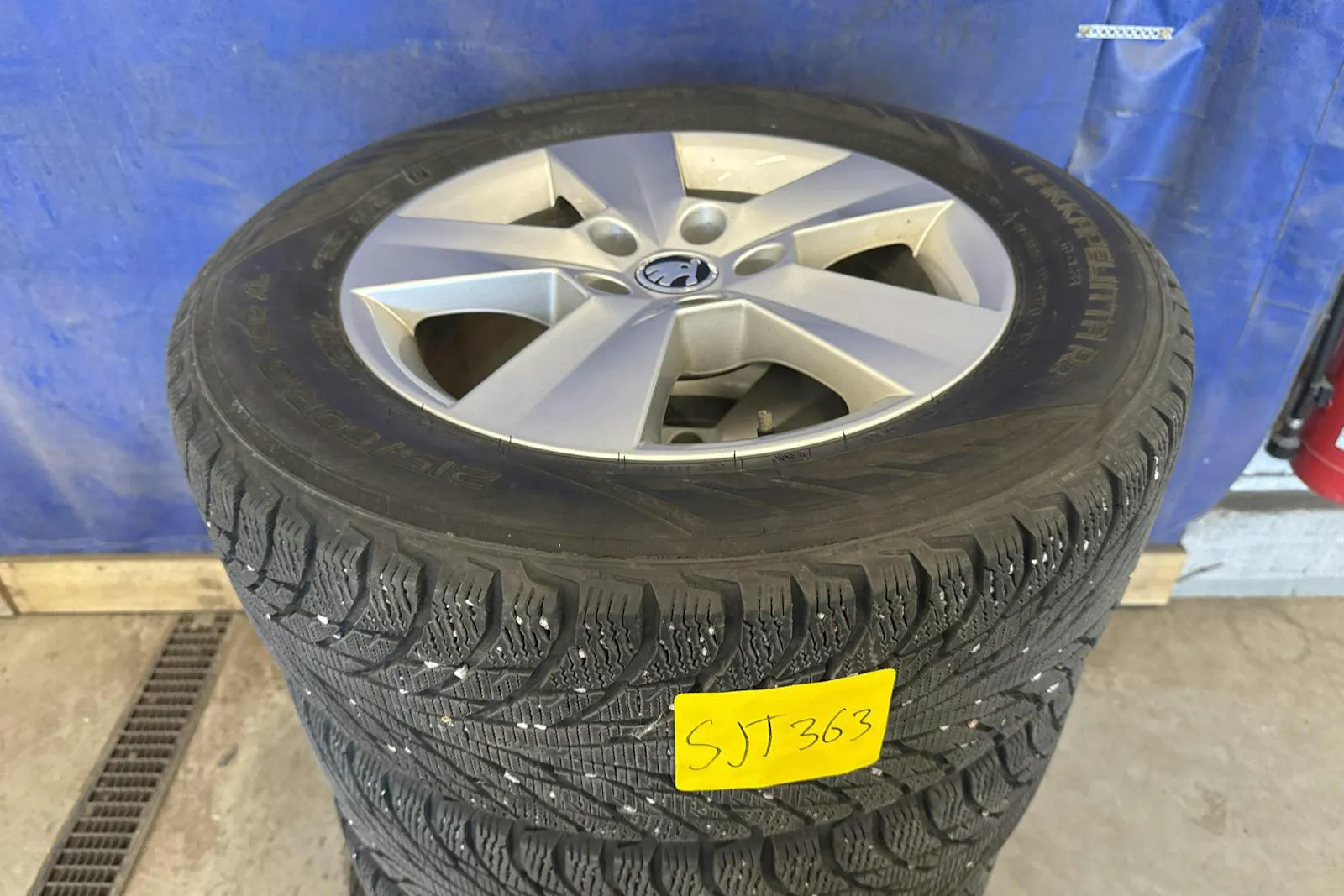 Vehicle image 19