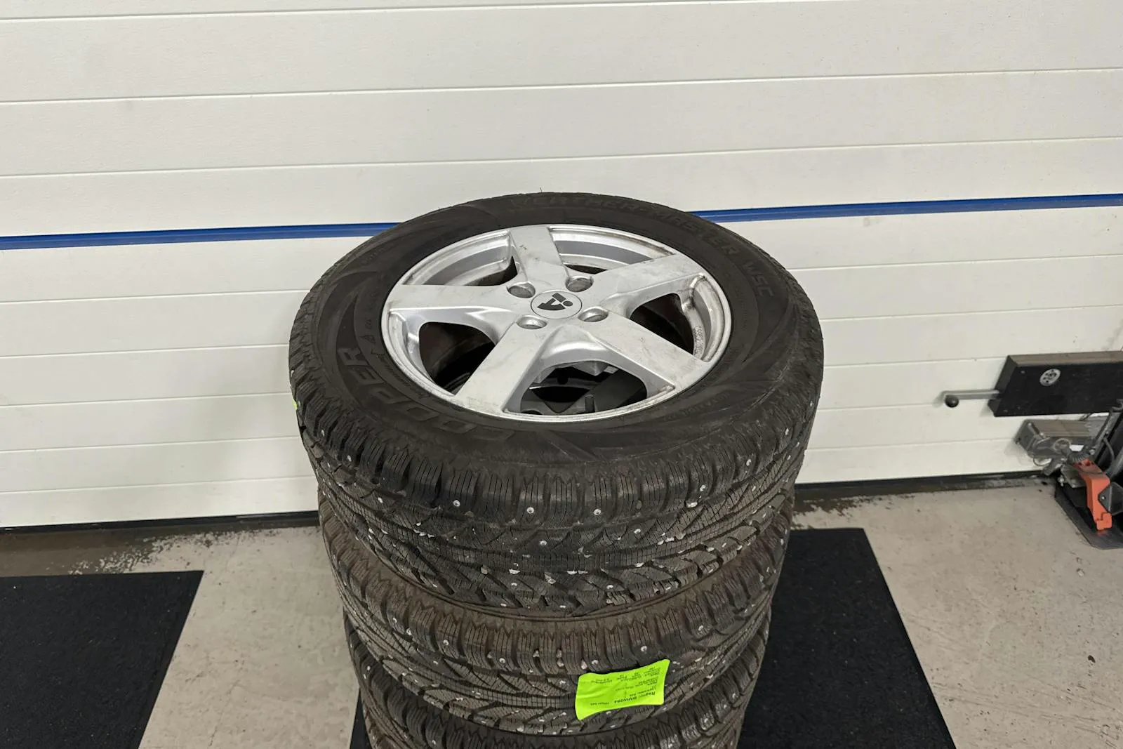 Vehicle image 11