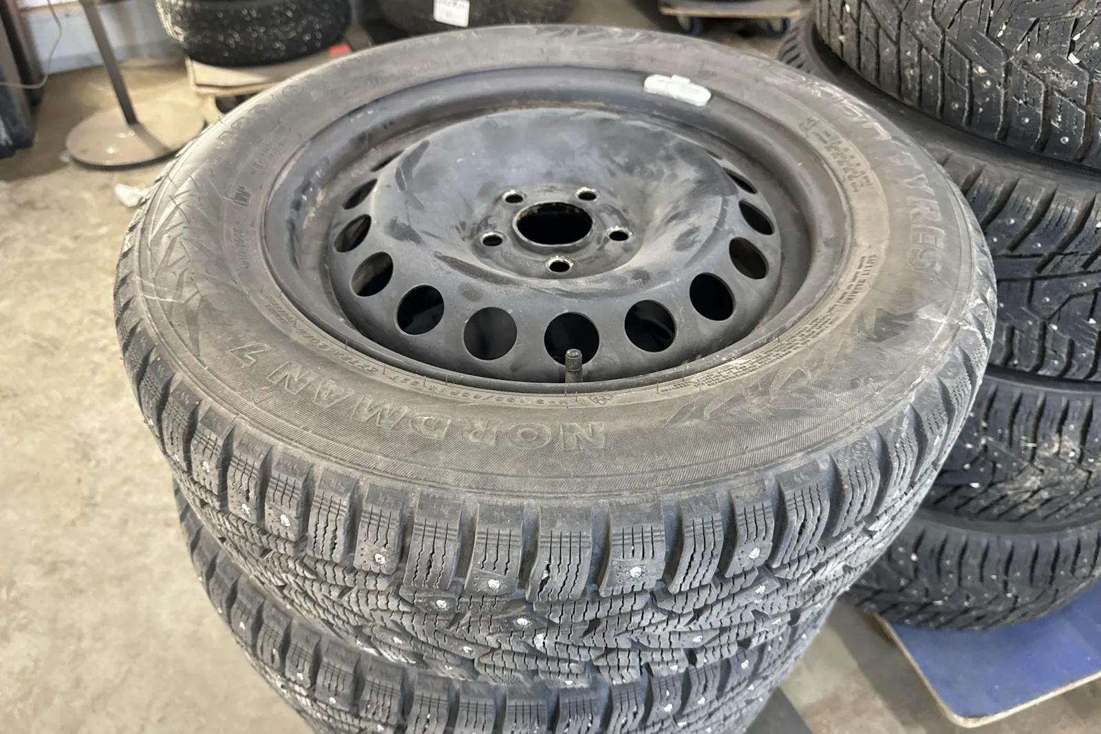 Vehicle image 14