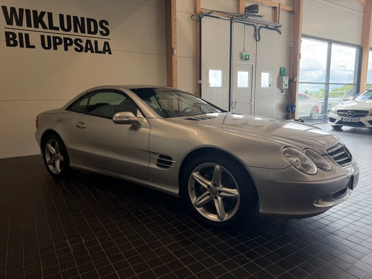 Vehicle image 4