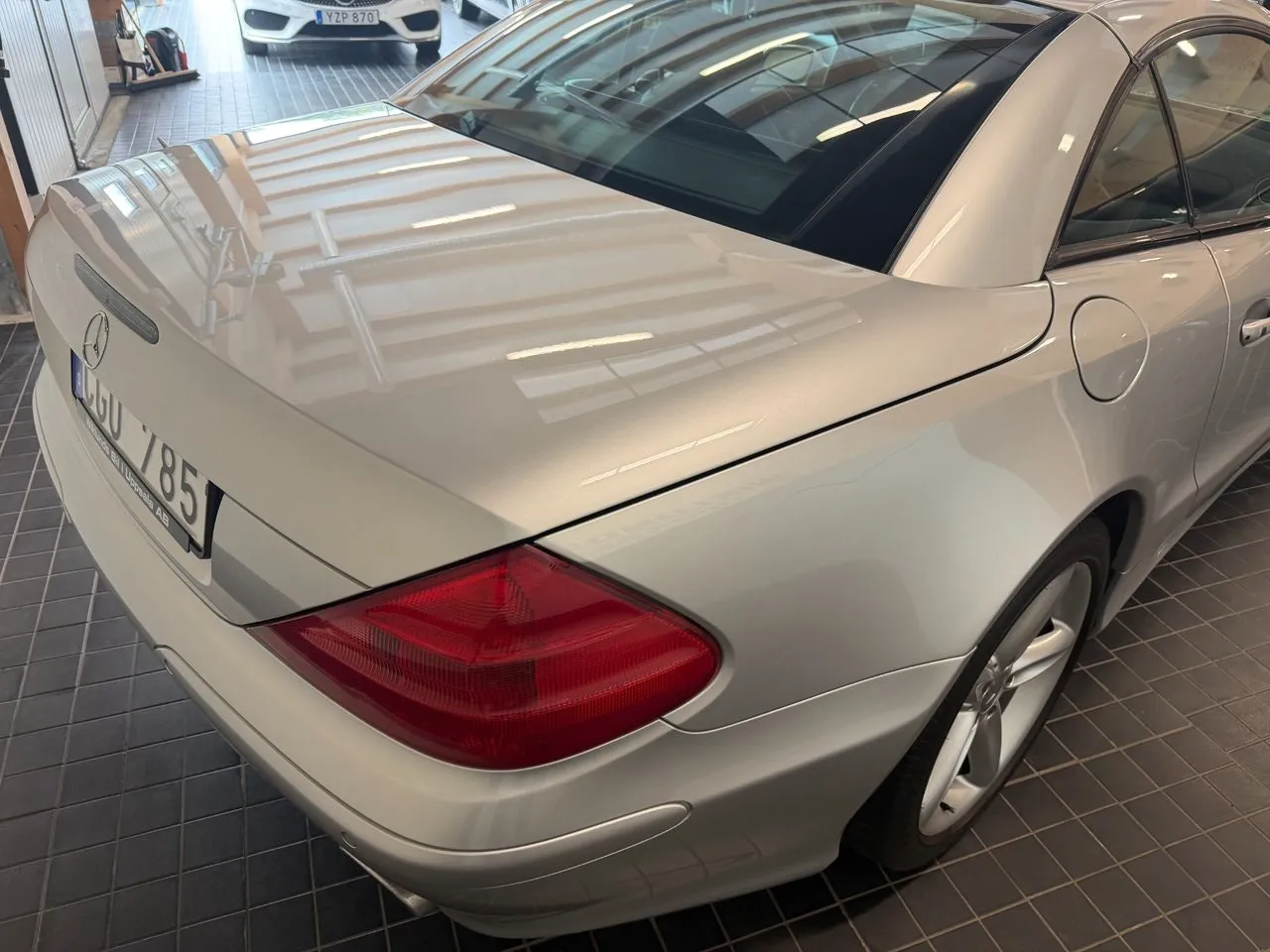 Vehicle image 24