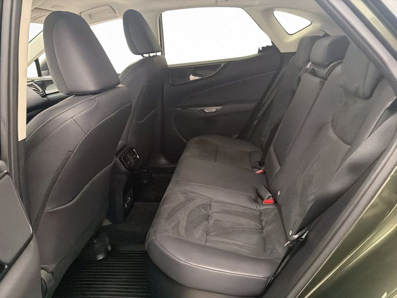 Lexus NX bild 17