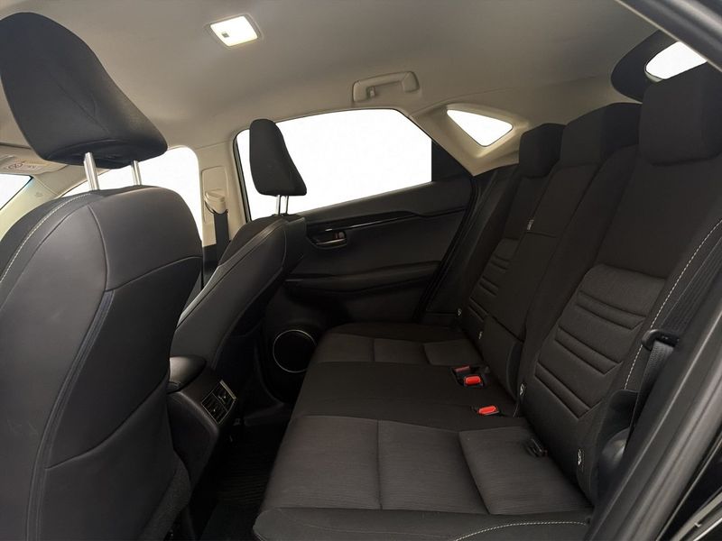 Lexus NX bild 16