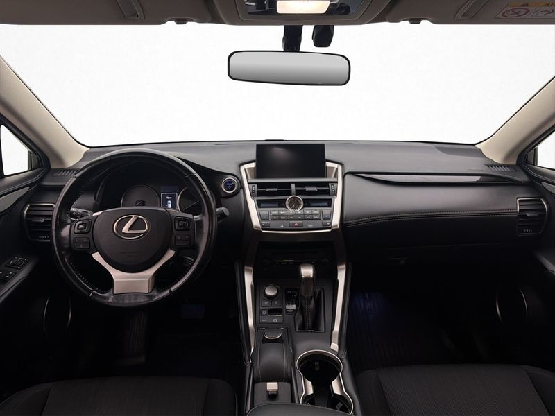 Lexus NX bild 12